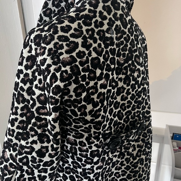 Forever 21 woman’s leopard coat size Medium - Picture 4 of 7